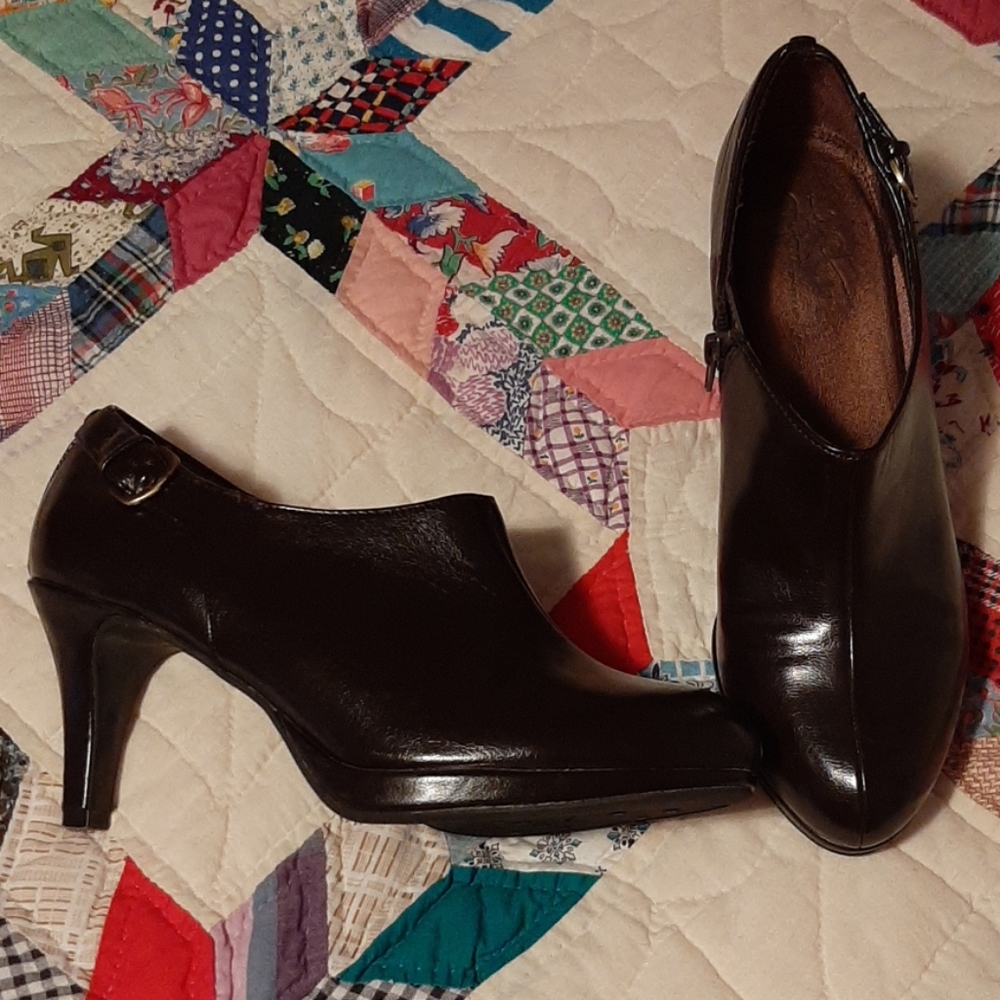 High heeal dress shoe